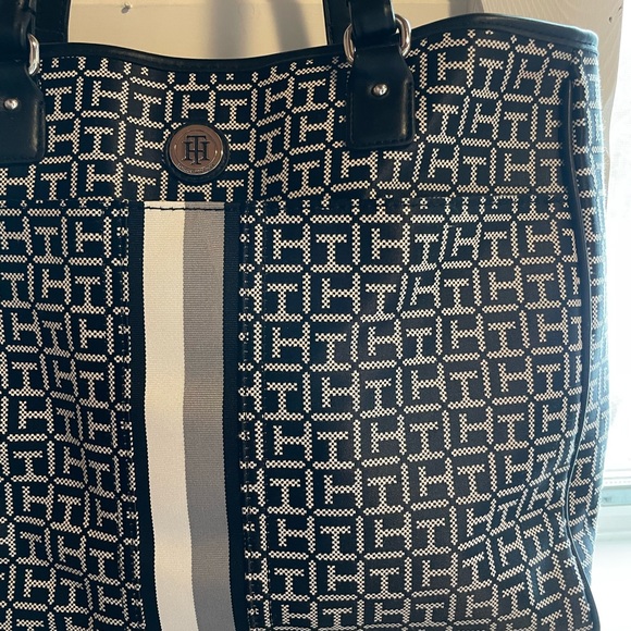 Tommy Hilfiger Black White Signature TH Logo Large Tote Shoulder Bag $108 - Picture 6 of 8